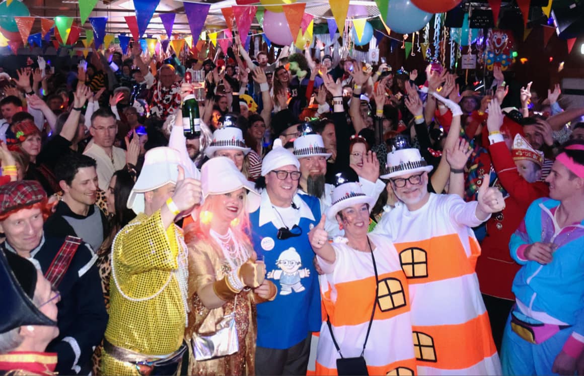 400 Jecke feierten friedlich am Silbersee