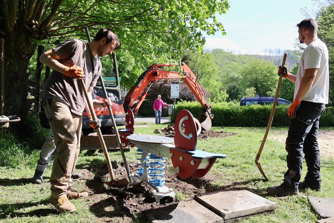 Neuer Wipp-Bereich auf dem Spielplatz in Erbland Neuer Wipp-Bereich auf dem Spielplatz in Erbland