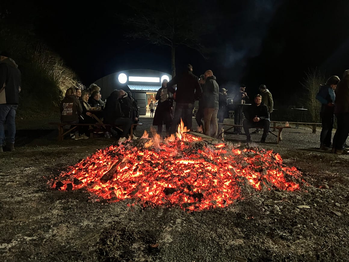 Großer Besucherandrang und Osternest-Suche mit den Dorfkindern Großer Besucherandrang und Osternest-Suche mit den Dorfkindern