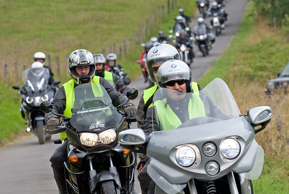 Mit 30 Motorrädern von der Wiehl bis zur Wied Mit 30 Motorrädern von der Wiehl bis zur Wied